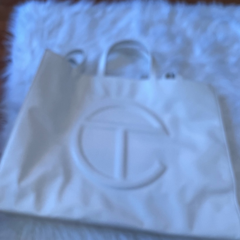 Large telfar white - Picture 4 of 6